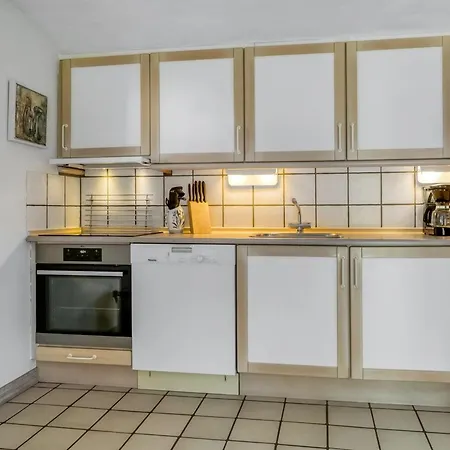 Rebecca - 1-5km From The Sea By Interhome Hals