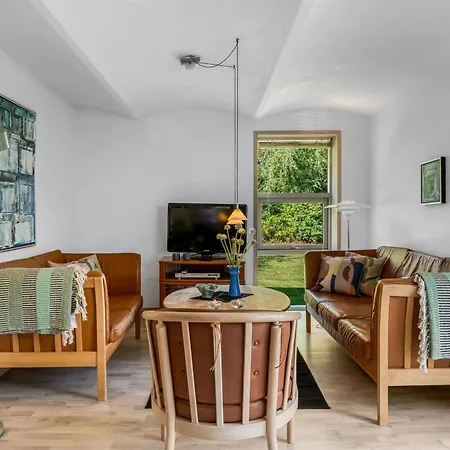Rebecca - 1-5km From The Sea By Interhome Nyaraló