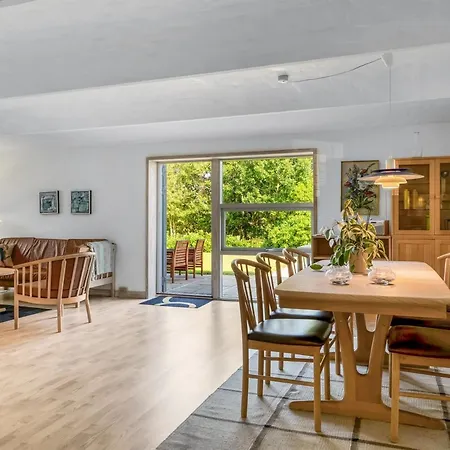 Rebecca - 1-5km From The Sea By Interhome Hals